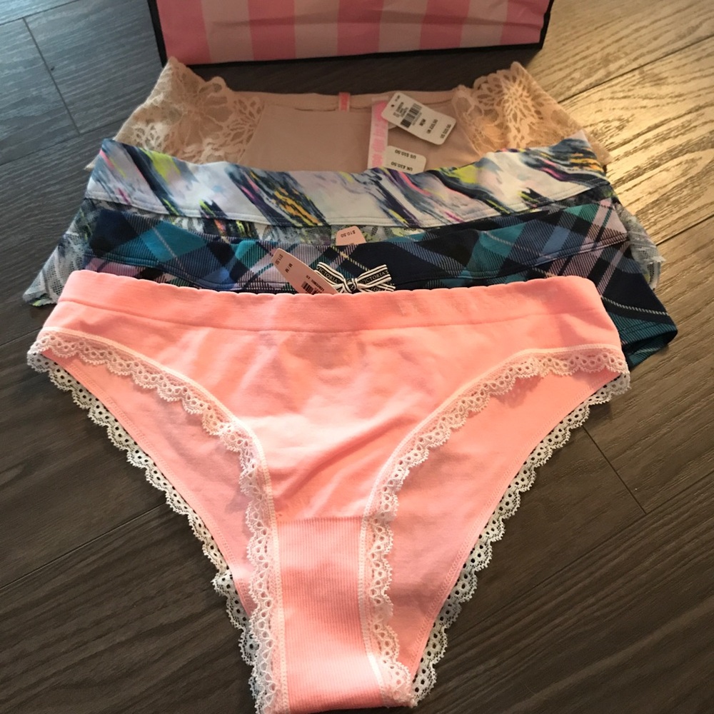 Victoria's Secret Lot of 4 Medium Panties